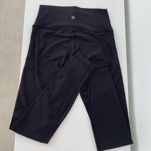 LuluLemon Wunder Under Leggings - Size 6 - Black